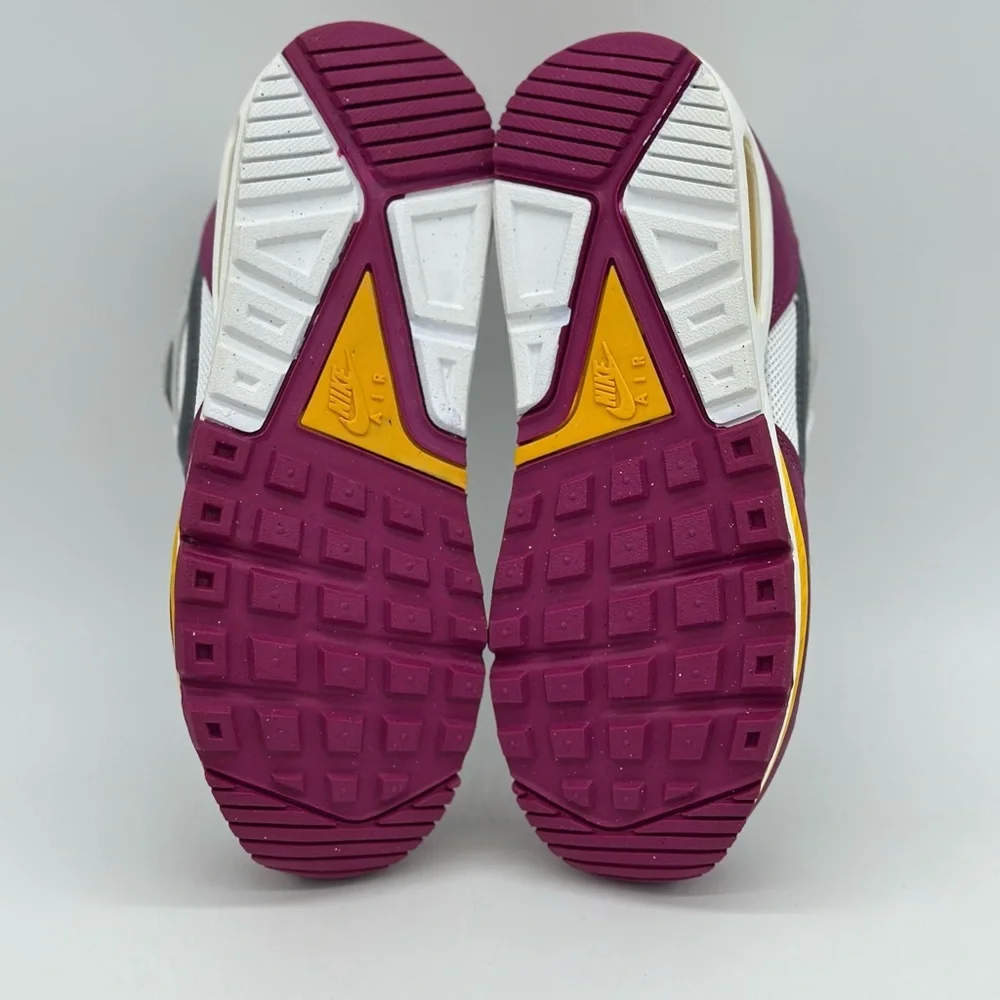 Nike White and Purple Sneakers with Air Cushion